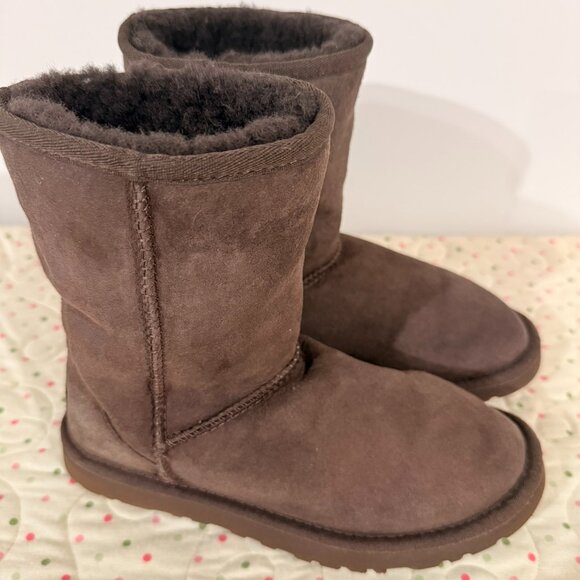 UGG Shoes - UGG | Classic Short Boot | Chocolate Brown | US 6